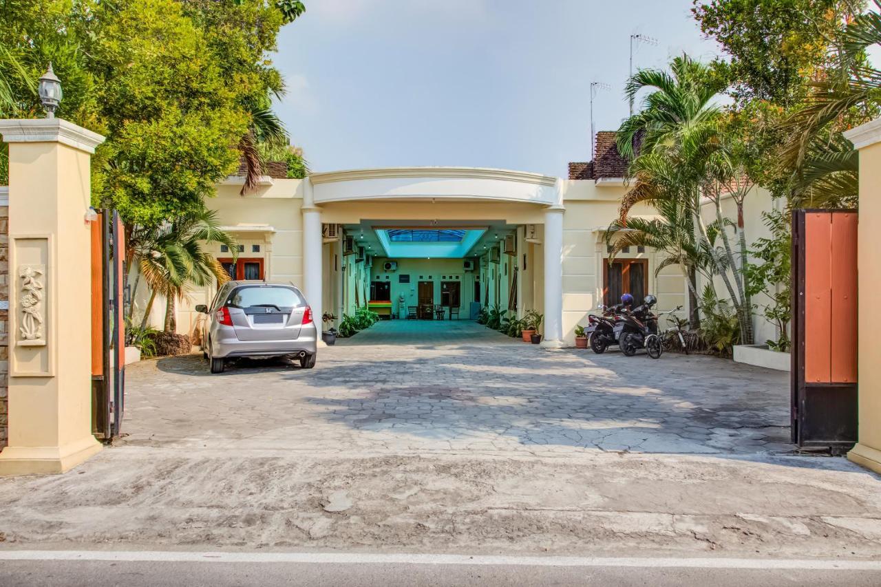 Oyo 3831 Pelangi Residence Syariah Solo Εξωτερικό φωτογραφία