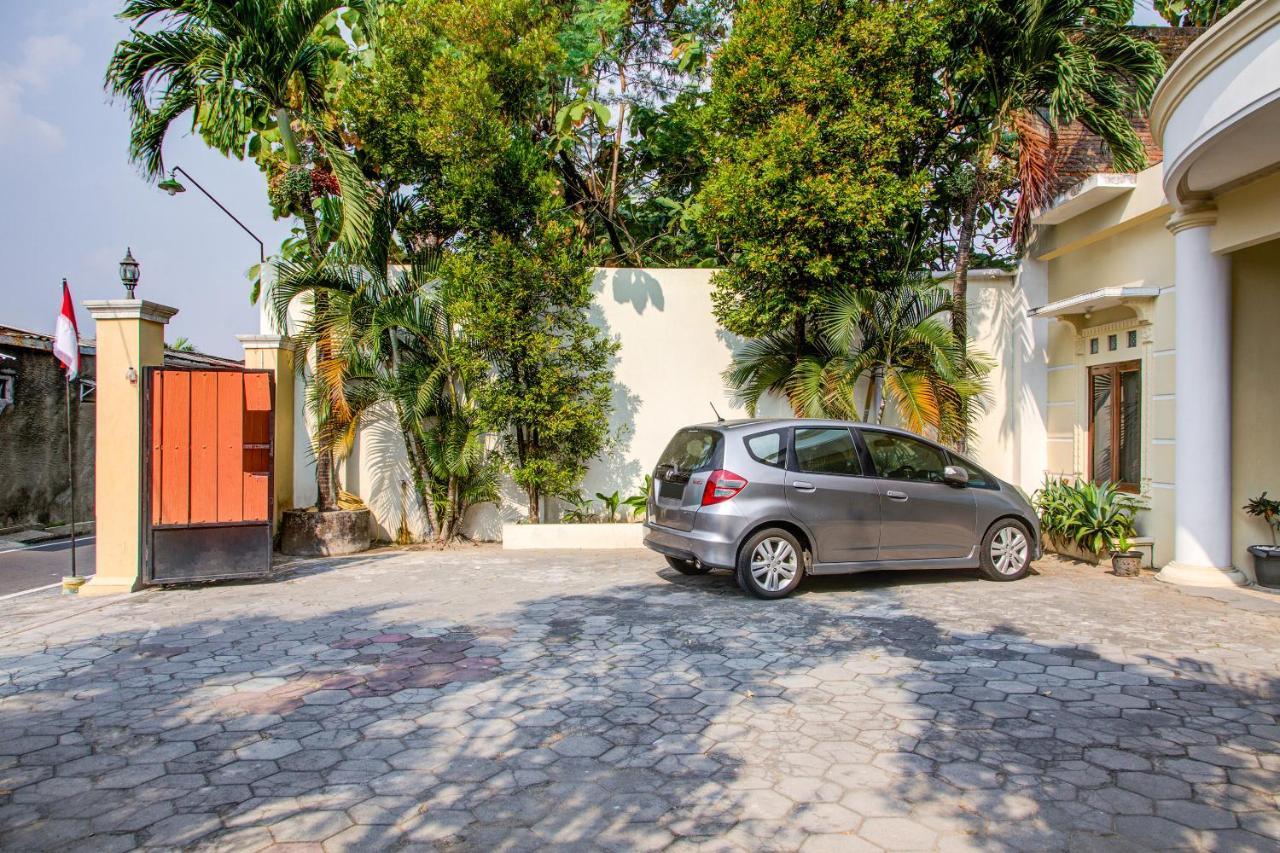 Oyo 3831 Pelangi Residence Syariah Solo Εξωτερικό φωτογραφία