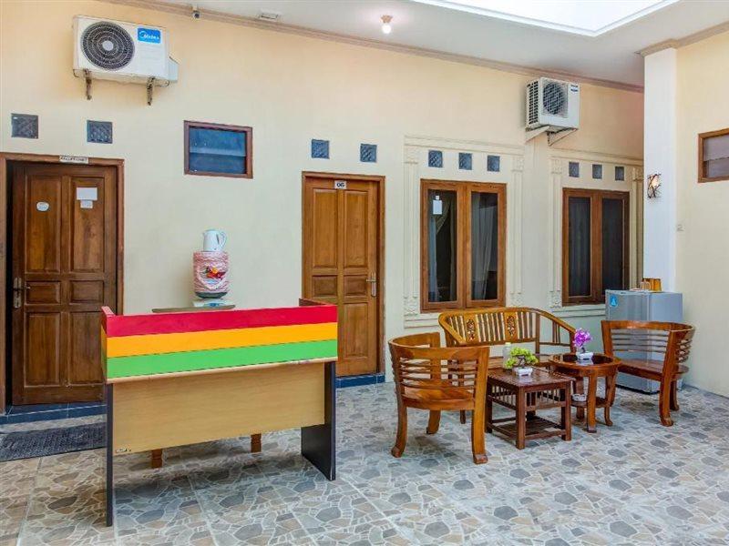Oyo 3831 Pelangi Residence Syariah Solo Εξωτερικό φωτογραφία